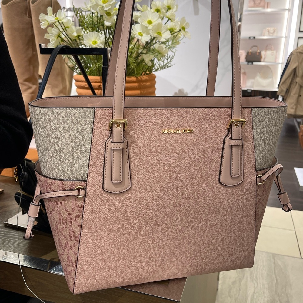 Michael Kors Voyager Lg Color-Block Signature Logo Tote
Powder Blush Multi 
NWT - Picture 7 of 16